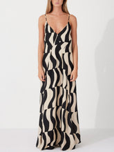 Scooped Back Relaxed Charming Fit Style Maxi Dress Black / S Dresses